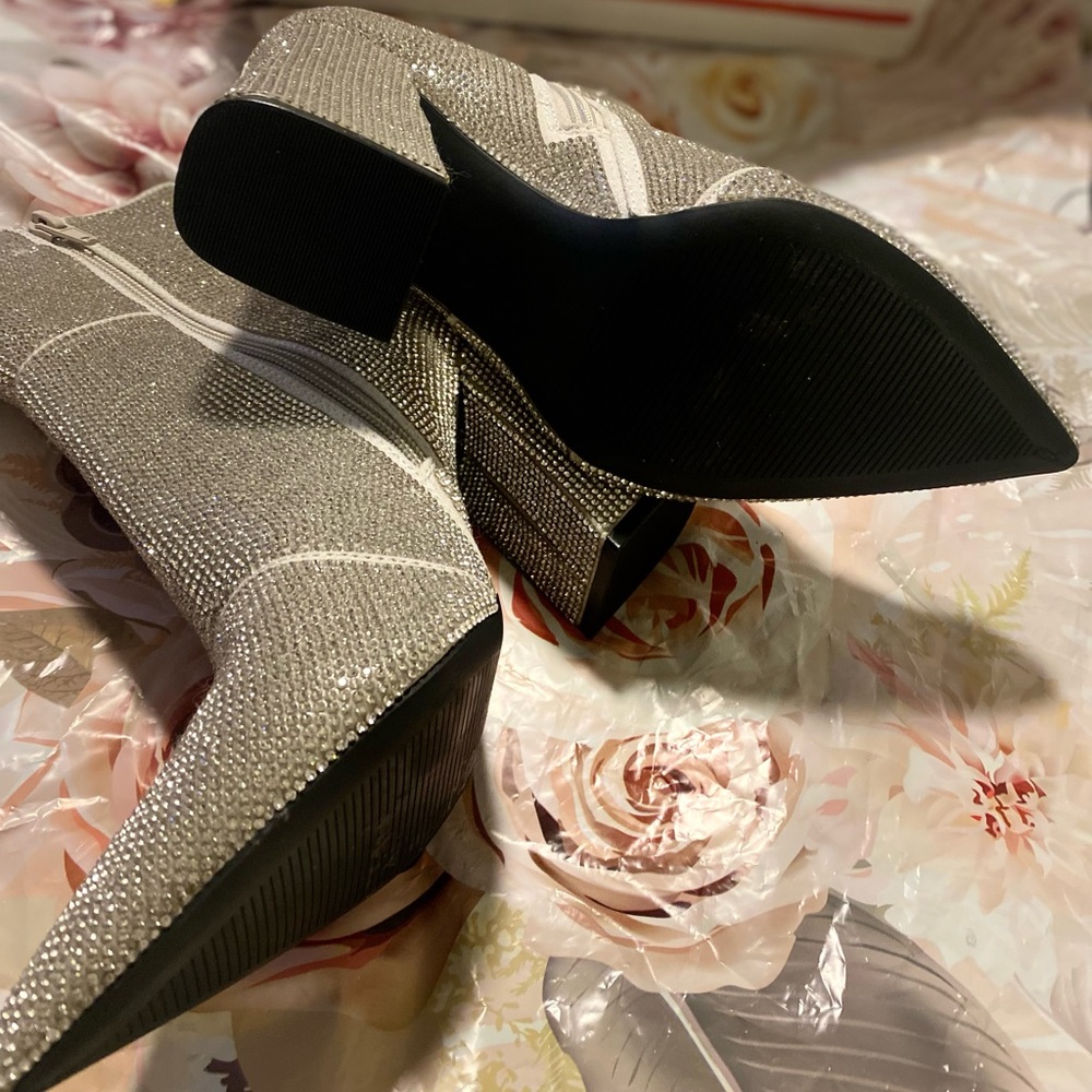 Madden Girl Silver Ankle Booties with rhinestones NWOT - Picture 10 of 10